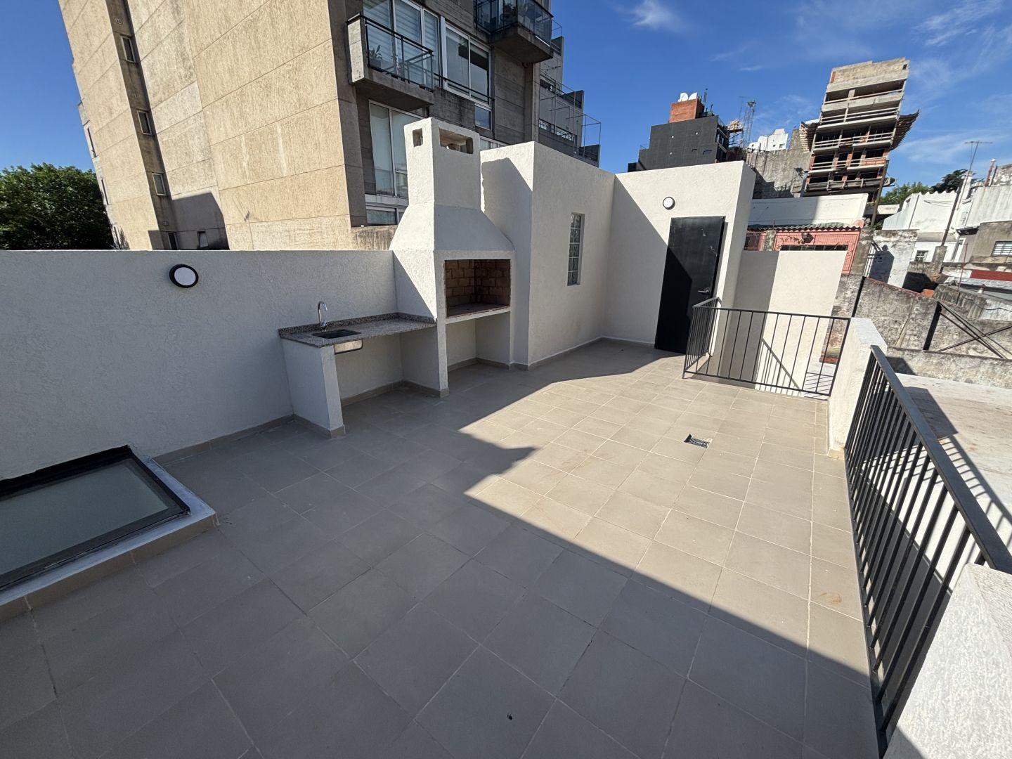 Foto de EN EXC. UBICACION, PH SIN EXPENSAS CON PATIO, TERRAZA Y PARRILLA A, imagen 2