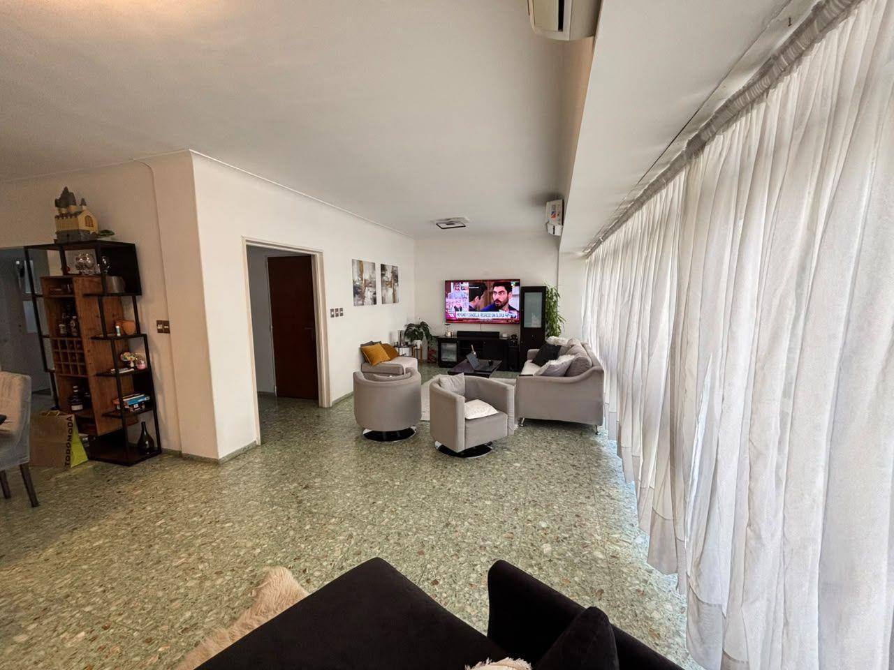 Foto de ¡¡EXCLUSIVO PISO DE 4 AMBIENTES CON BALCON Y ESPACIO GUARDACOCHE EN, imagen 3