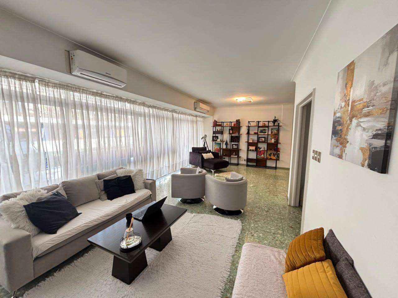Foto de ¡¡EXCLUSIVO PISO DE 4 AMBIENTES CON BALCON Y ESPACIO GUARDACOCHE EN, imagen 2