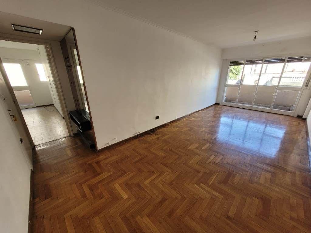 Foto de EXCELENTE 4 AMBIENTES CON DOBLE BALCON AL FRENTE EN ALQUILER EN VILLA, imagen 1
