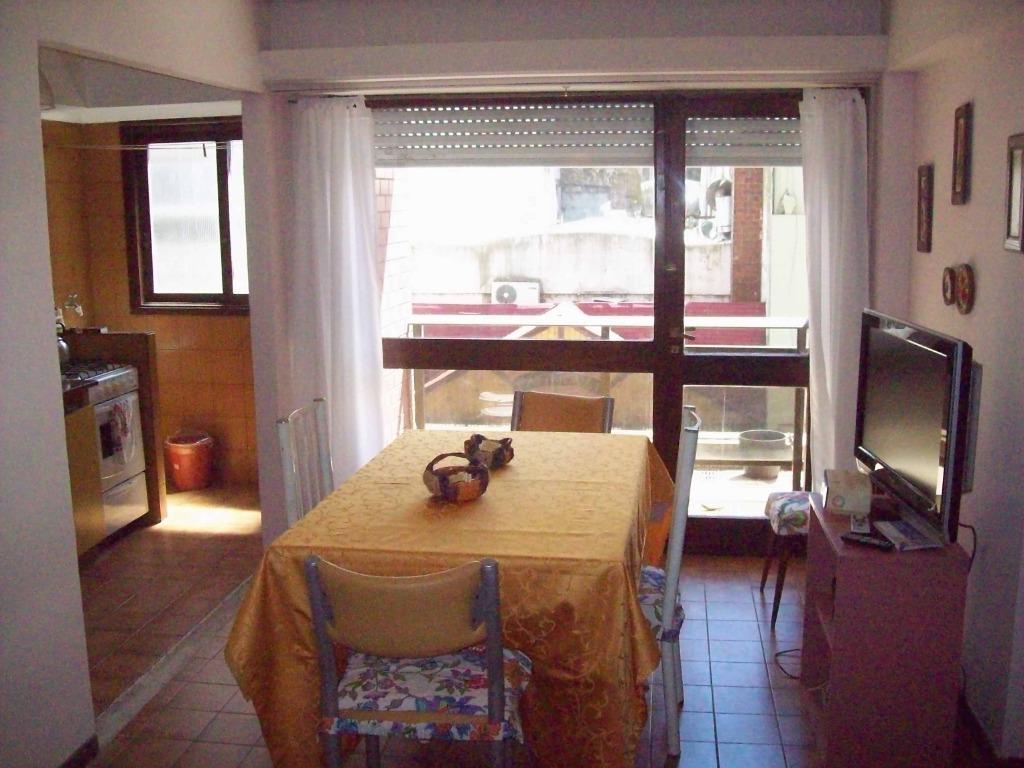 Foto de DEPARTAMENTO DE 2 AMBIENTES A LA CALLE CON BALCON EN VENTA MAR DEL PLATA, imagen 2