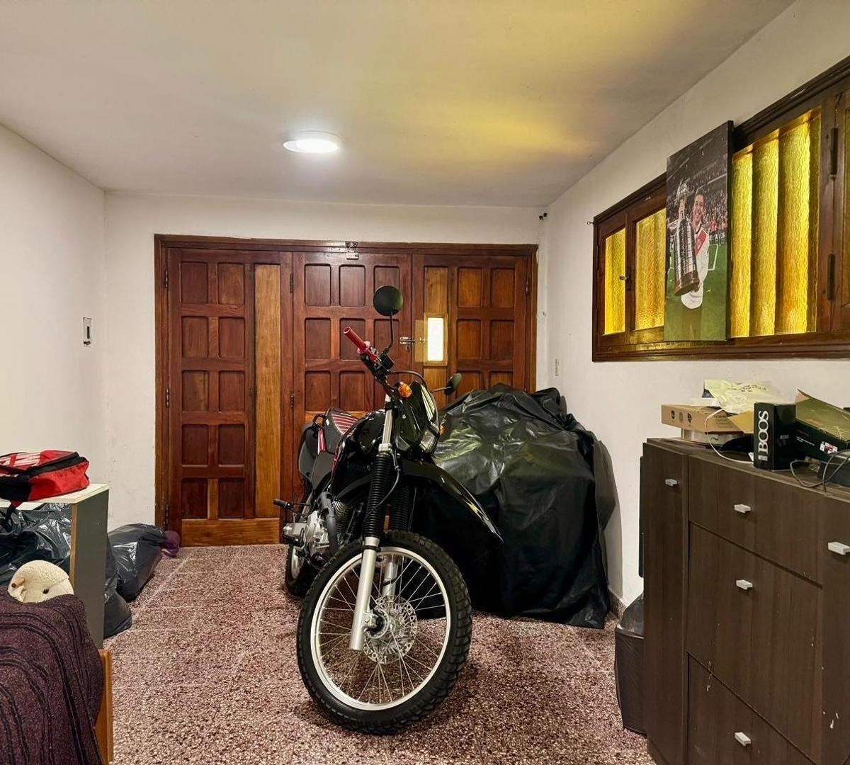 Importante Chalet 5 Ambientes - Divino Rostro 2