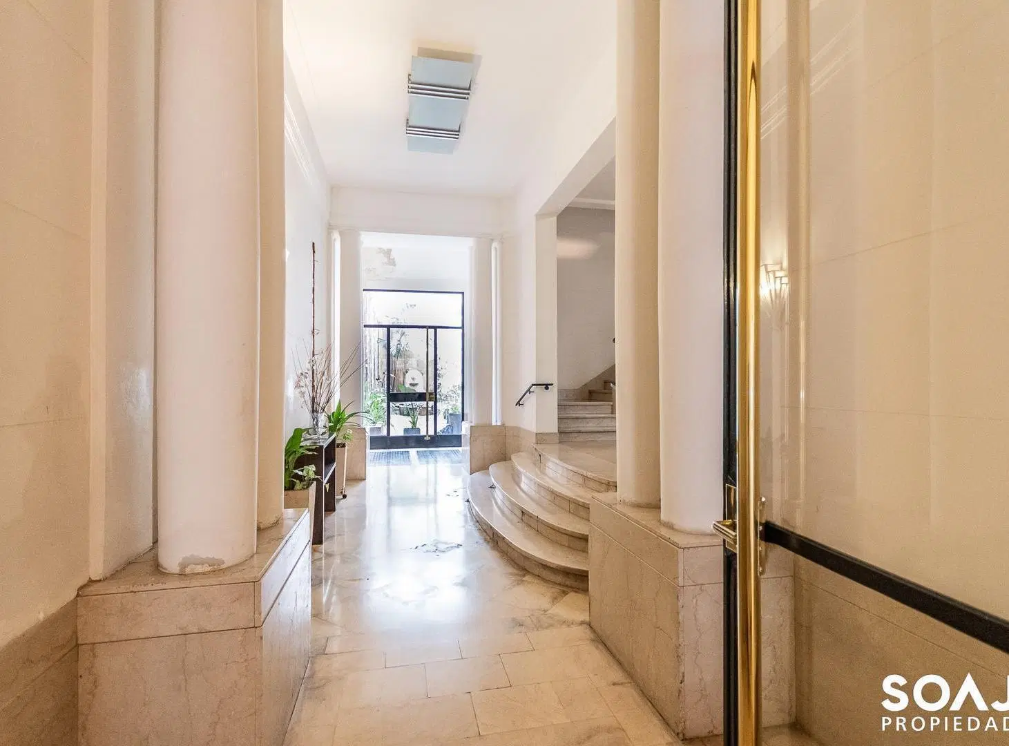 PISO 230 M2 EN RIOBAMBA Y SANTA FE / TOMA DEPTO EN PAGO 3