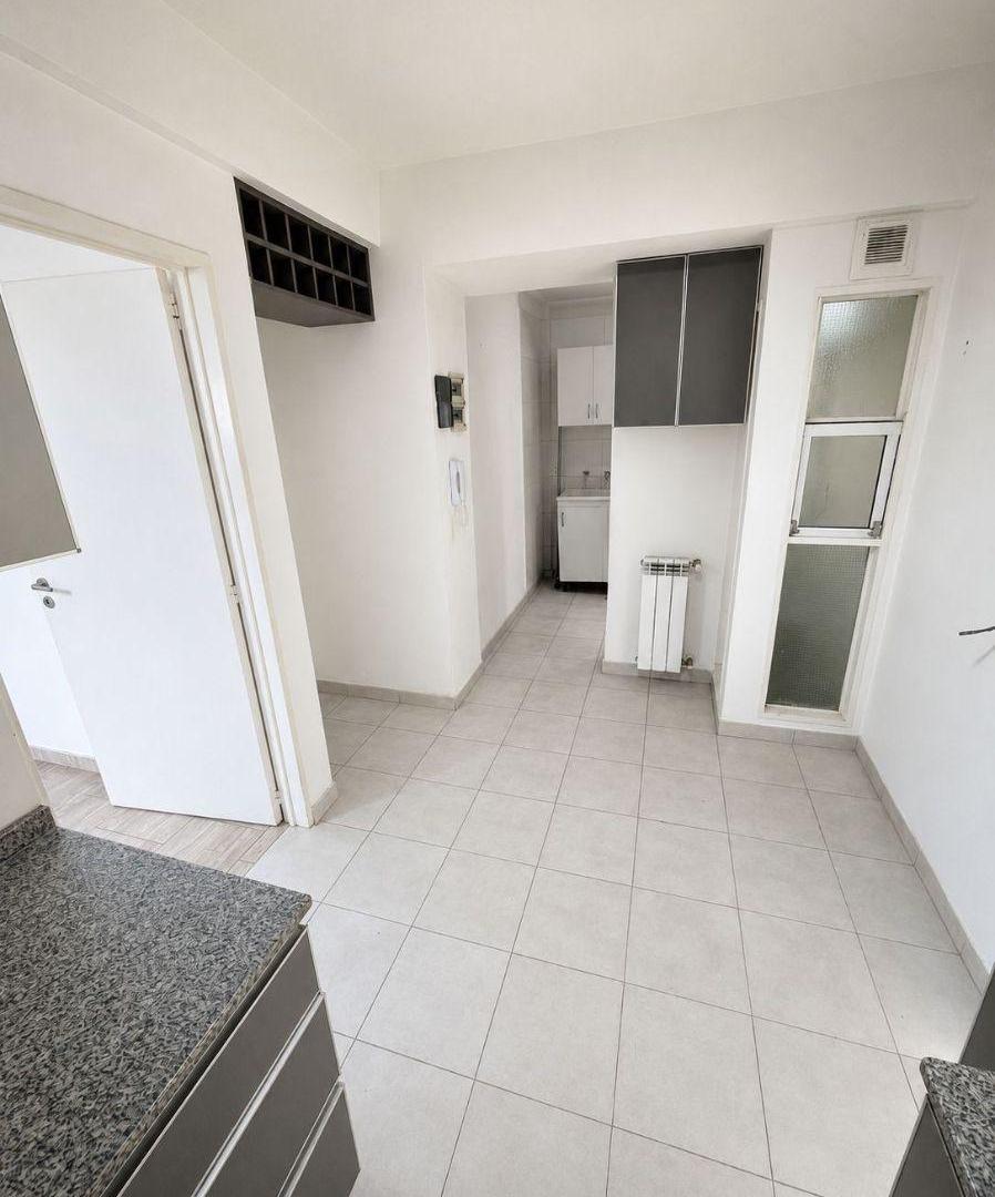 Foto de Departamento en Venta 4 ambientes con patio y 2 cocheras, imagen 3