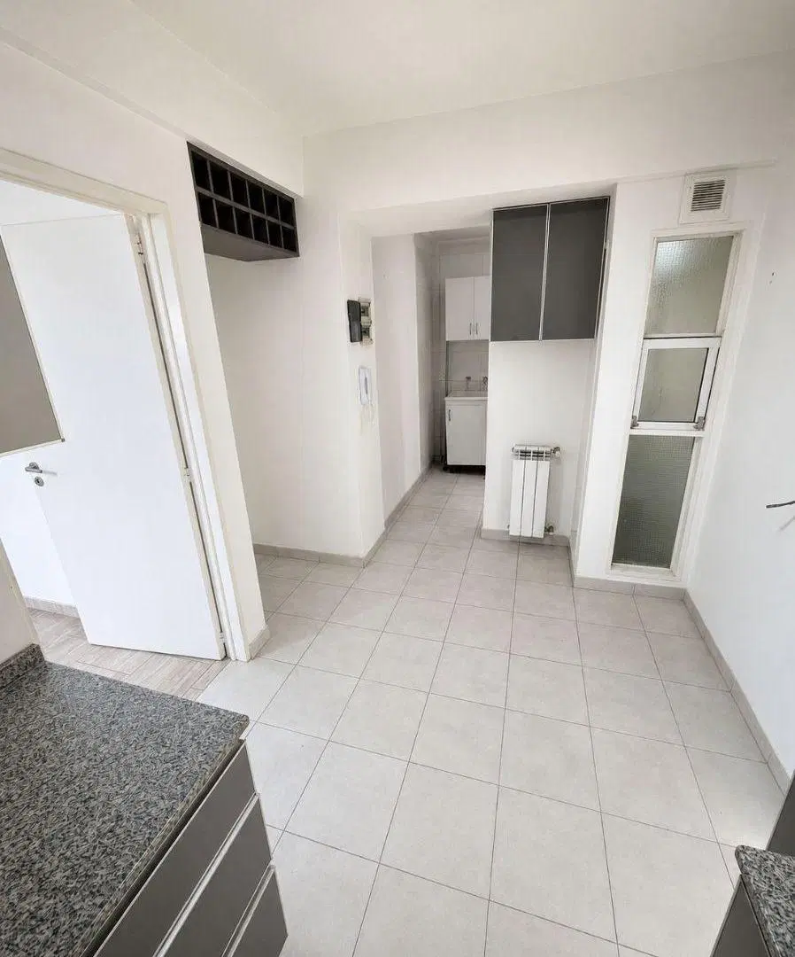 Departamento en Venta 4 ambientes con patio y 2 cocheras 3