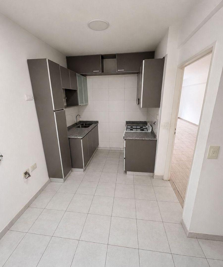 Foto de Departamento en Venta 4 ambientes con patio y 2 cocheras, imagen 2