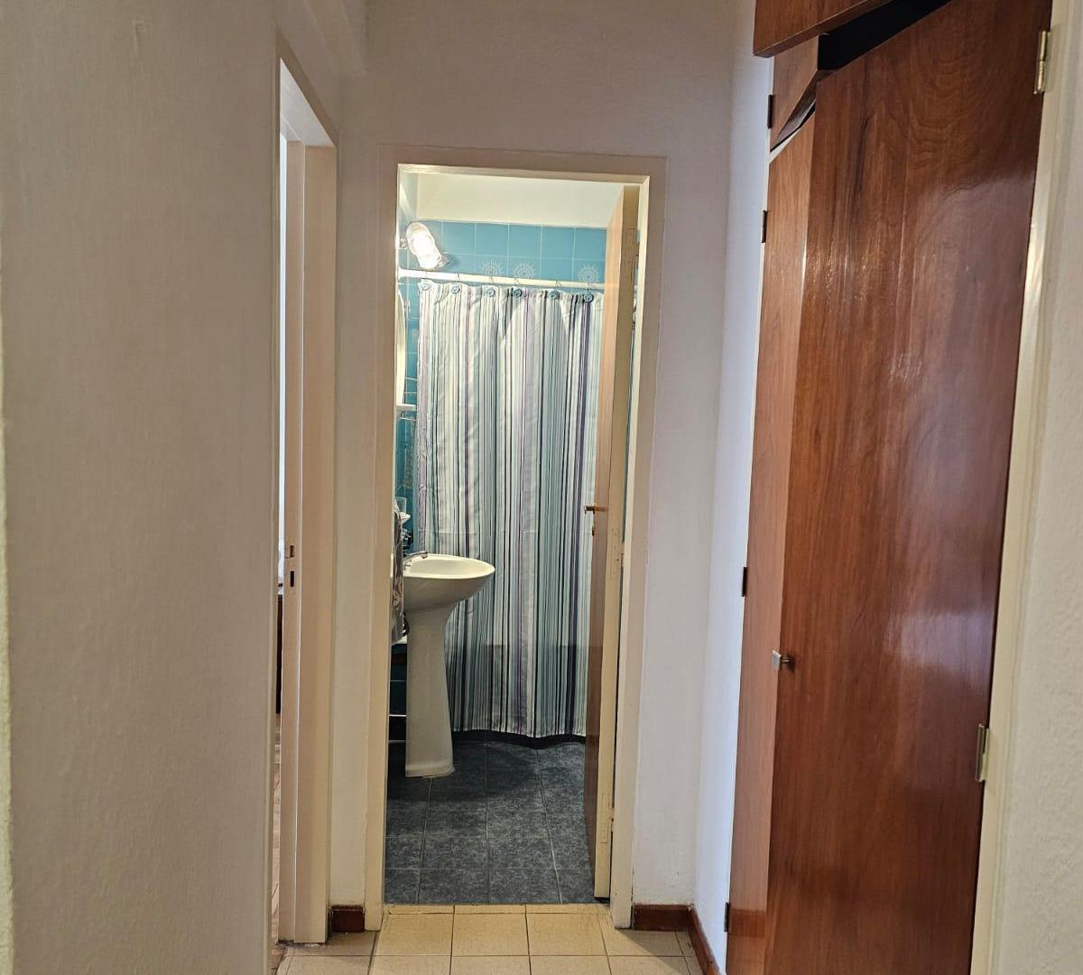 Foto de VENTA DEPARTAMENTO 2 AMBIENTES CONTRAFRENTE ABIERTO Y COCHERA, imagen 2