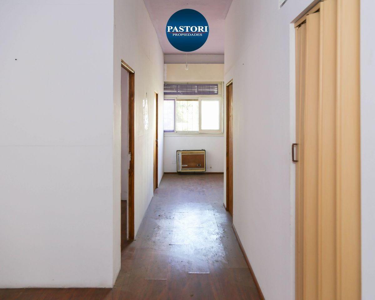 Venta de Oficina 7 Ambientes o Mas en Primer Piso por Escale 5