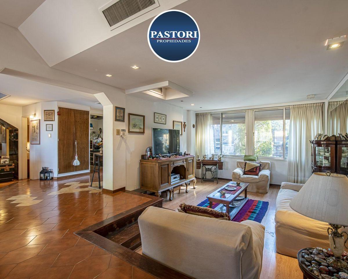 Venta de Casa de 6 Amb, Gge P/2 Autos y Patio Quincho Pil 4