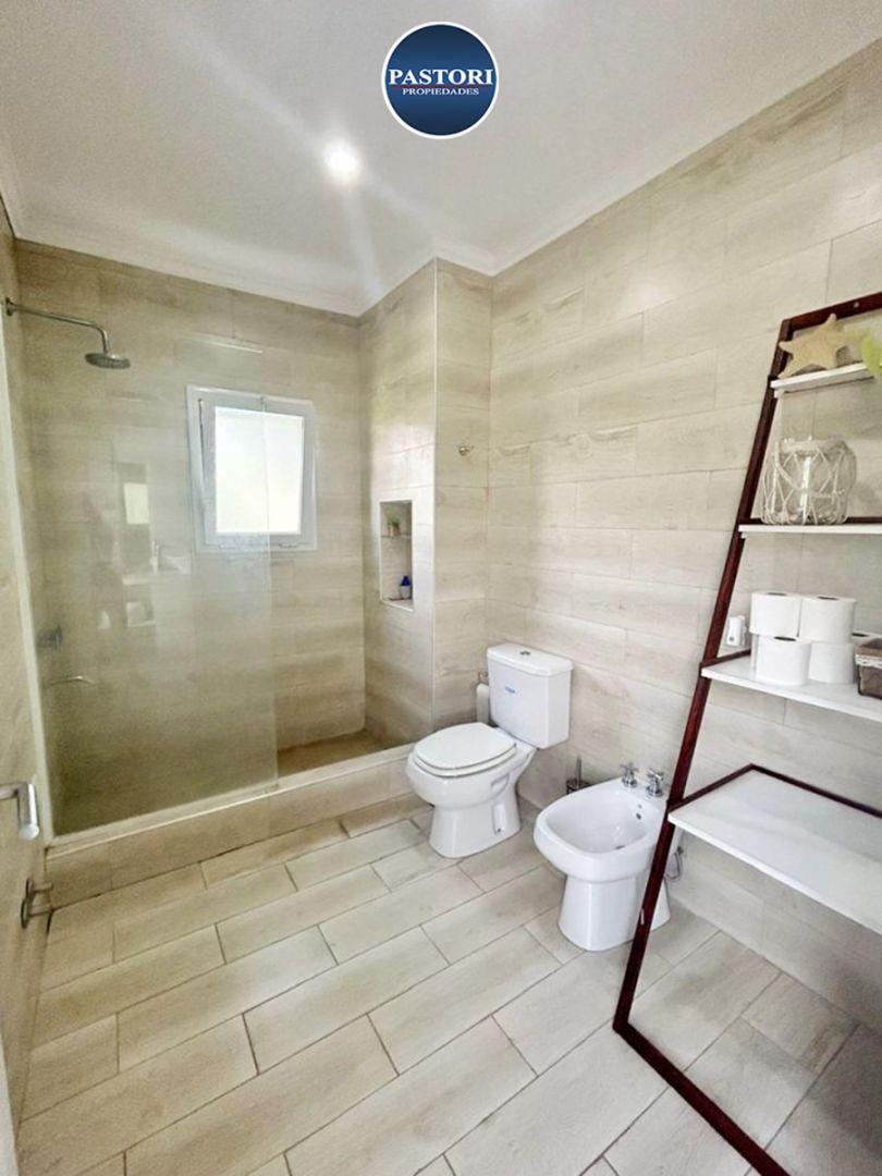 Foto de VENTA DE CASA DE 5 AMB BARRIO LA ANGELICA, imagen 2