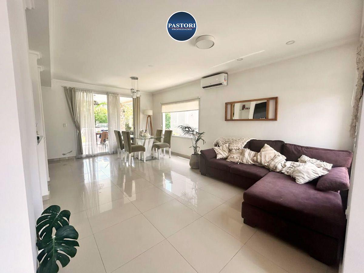Foto de VENTA DE CASA DE 5 AMB BARRIO LA ANGELICA, imagen 3