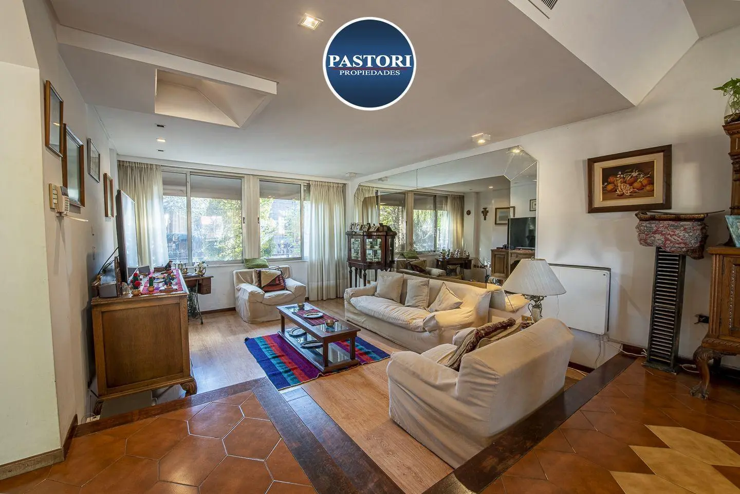 VENTA DE CASA de 6 amb, gge p/2 autos y patio quincho pil 8