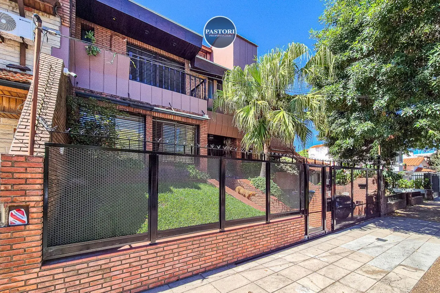 VENTA DE CASA de 6 amb, gge p/2 autos y patio quincho pil 2