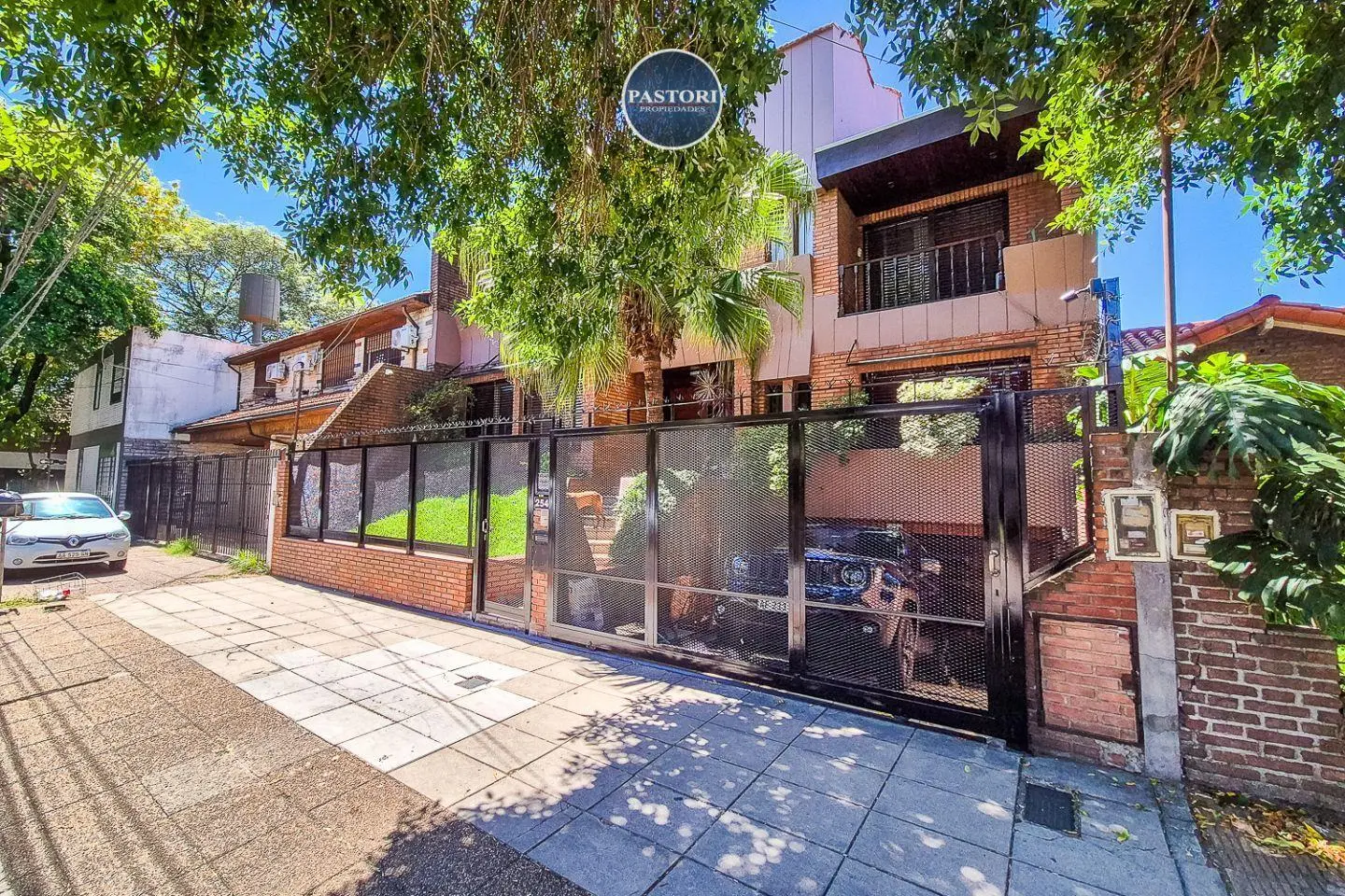 VENTA DE CASA de 6 amb, gge p/2 autos y patio quincho pil 5