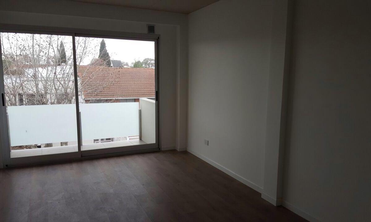 OPORTUNIDAD 2 Amb c/balcon y cochera -