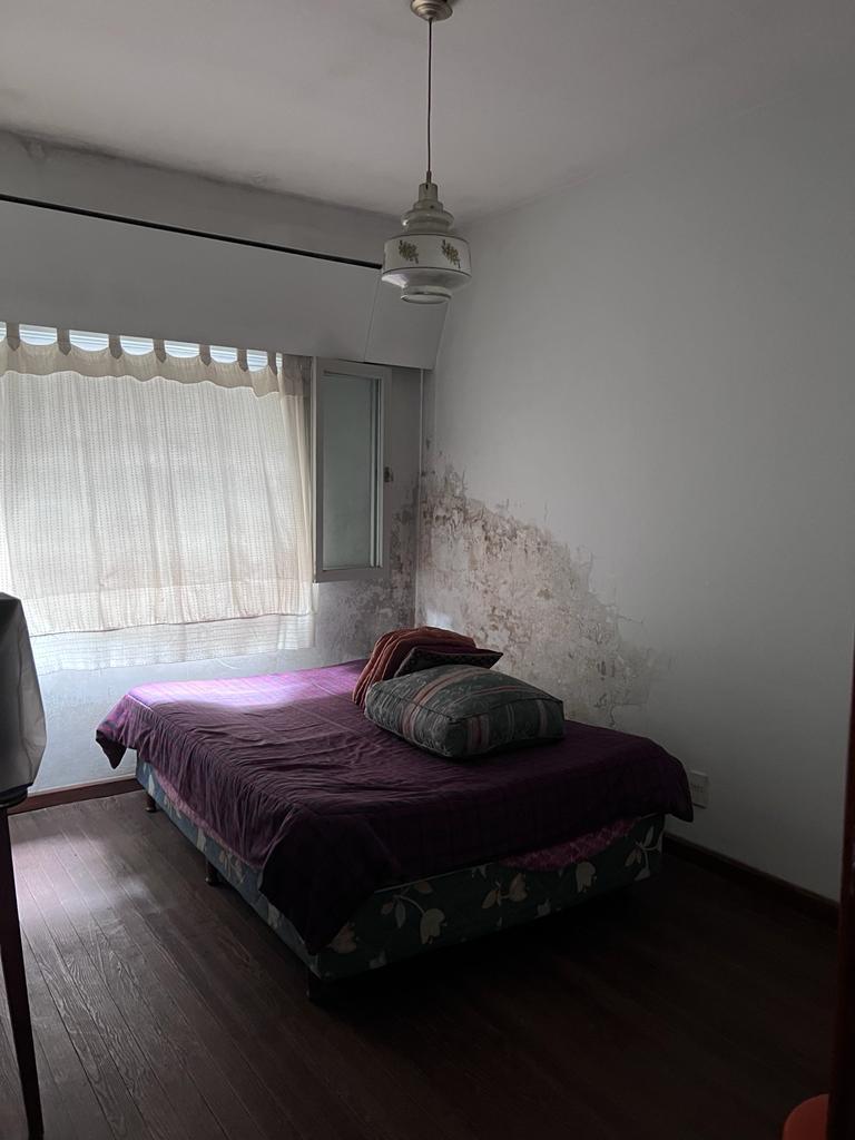 Venta casa de 3 amb en lote irregular con 2 locales al frente y galpon c/frente 