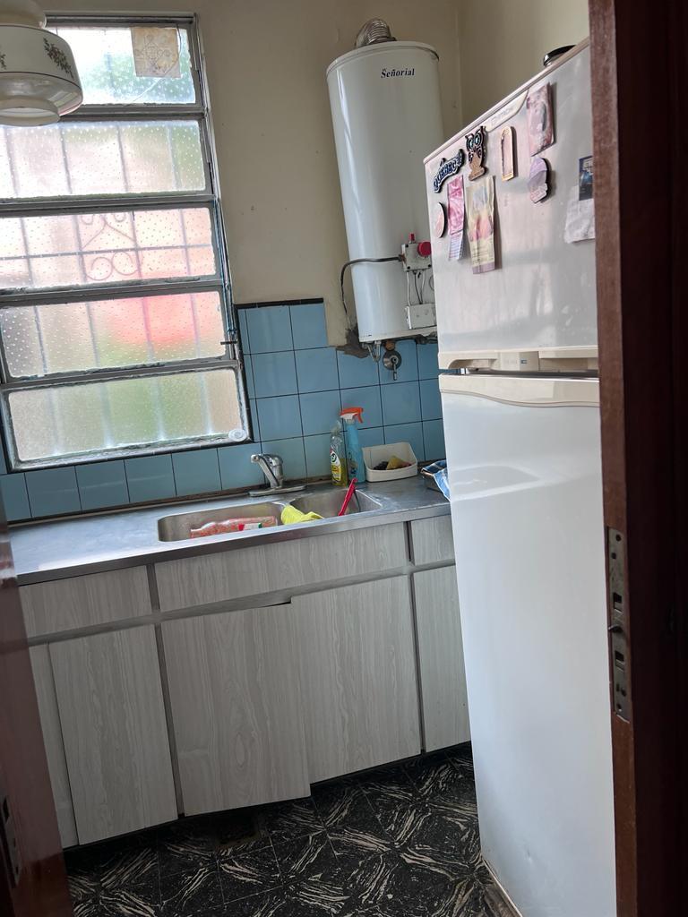 Foto de Venta casa de 3 amb en lote irregular con 2 locales al frente y galpon, imagen 3