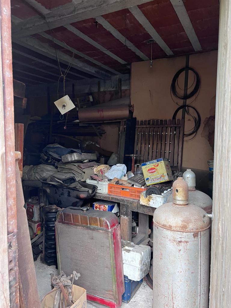Foto de Venta casa de 3 amb en lote irregular con 2 locales al frente y galpon, imagen 2