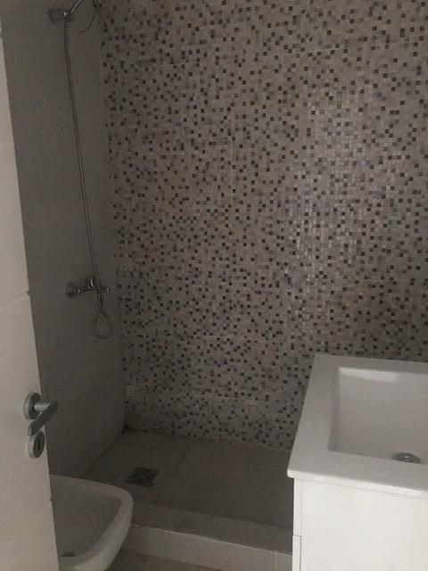 Foto de OPORTUNIDAD Monoambiente con cochera a una cuadra de Av H Yrigoyen, imagen 4