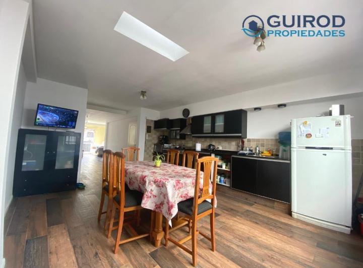 BAJO DE PRECIO - CASA 4 AMBIENTES, PLAYROOM, TERRAZA IMPECABLE ESTADO 2
