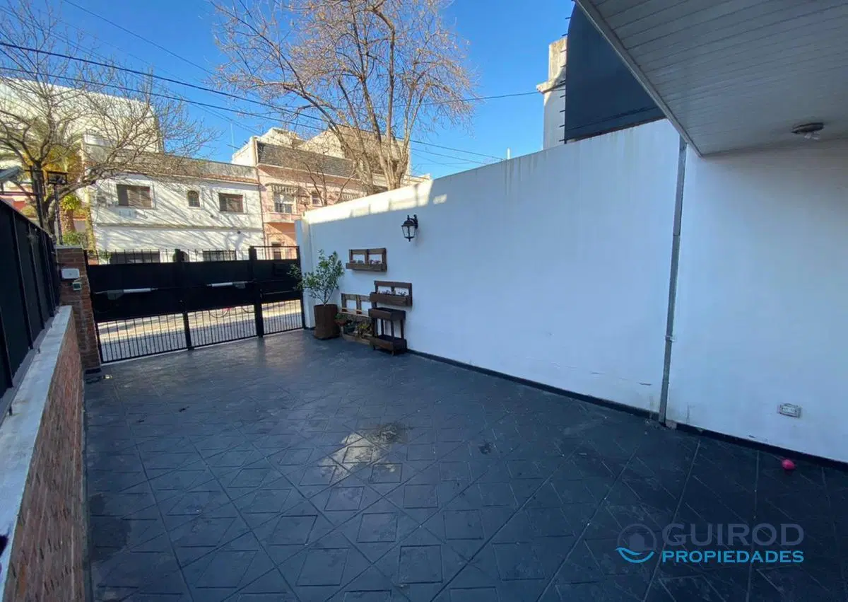 ALQUILER CASA 4 AMBIENTES, PLAYROOM, TERRAZA Y COCHERA IMPECABLE ESTADO 3