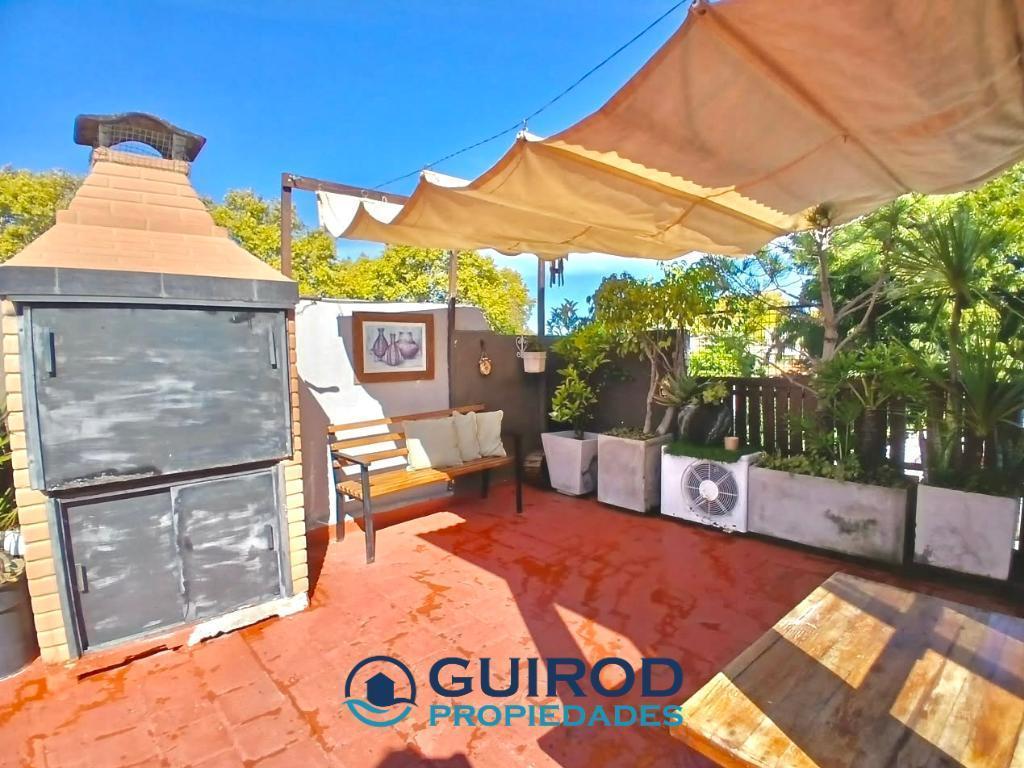 Foto de VENTA PH 3 AMBIENTES REFACCIONADO CON TERRAZA Y QUINCHO, imagen 2