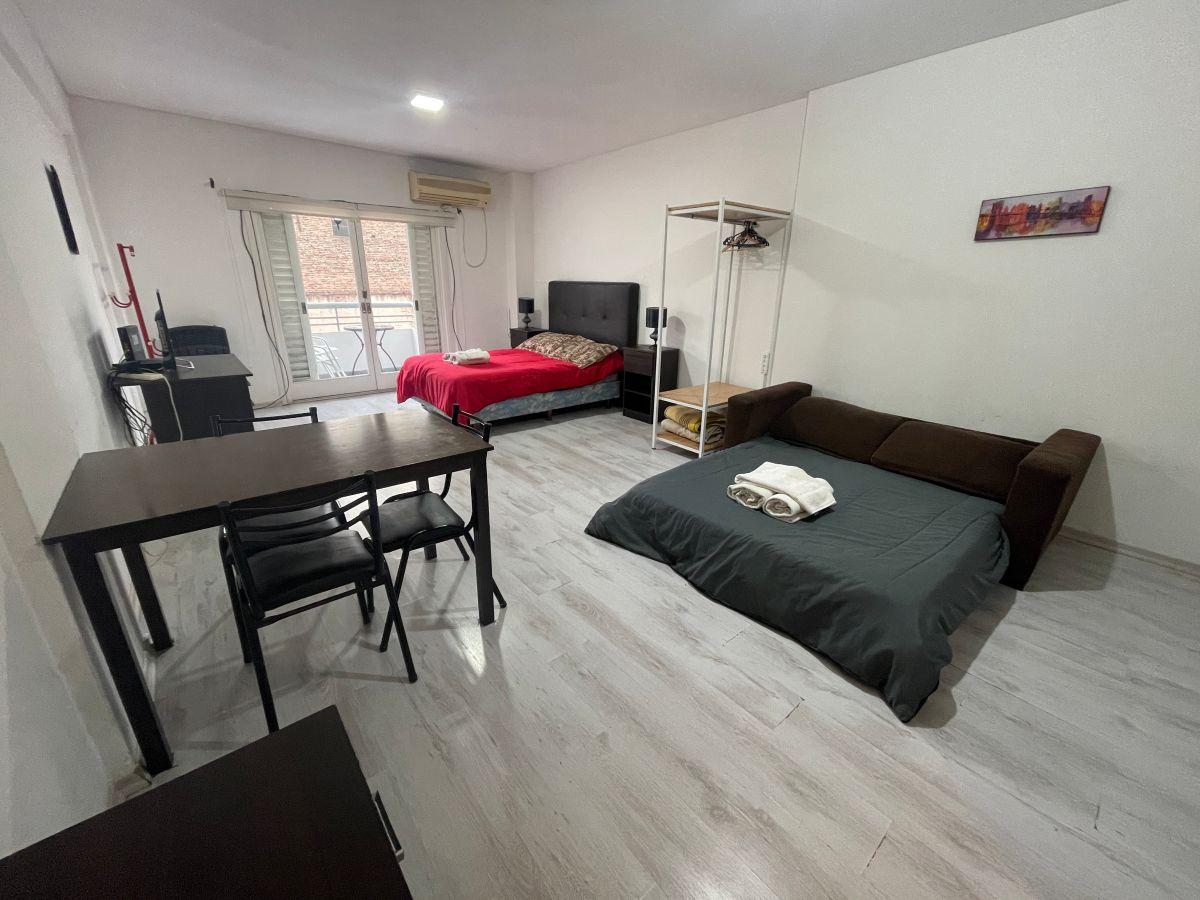 Monoambiente impecable de 40 m² con balcón en venta en Moreno 2300