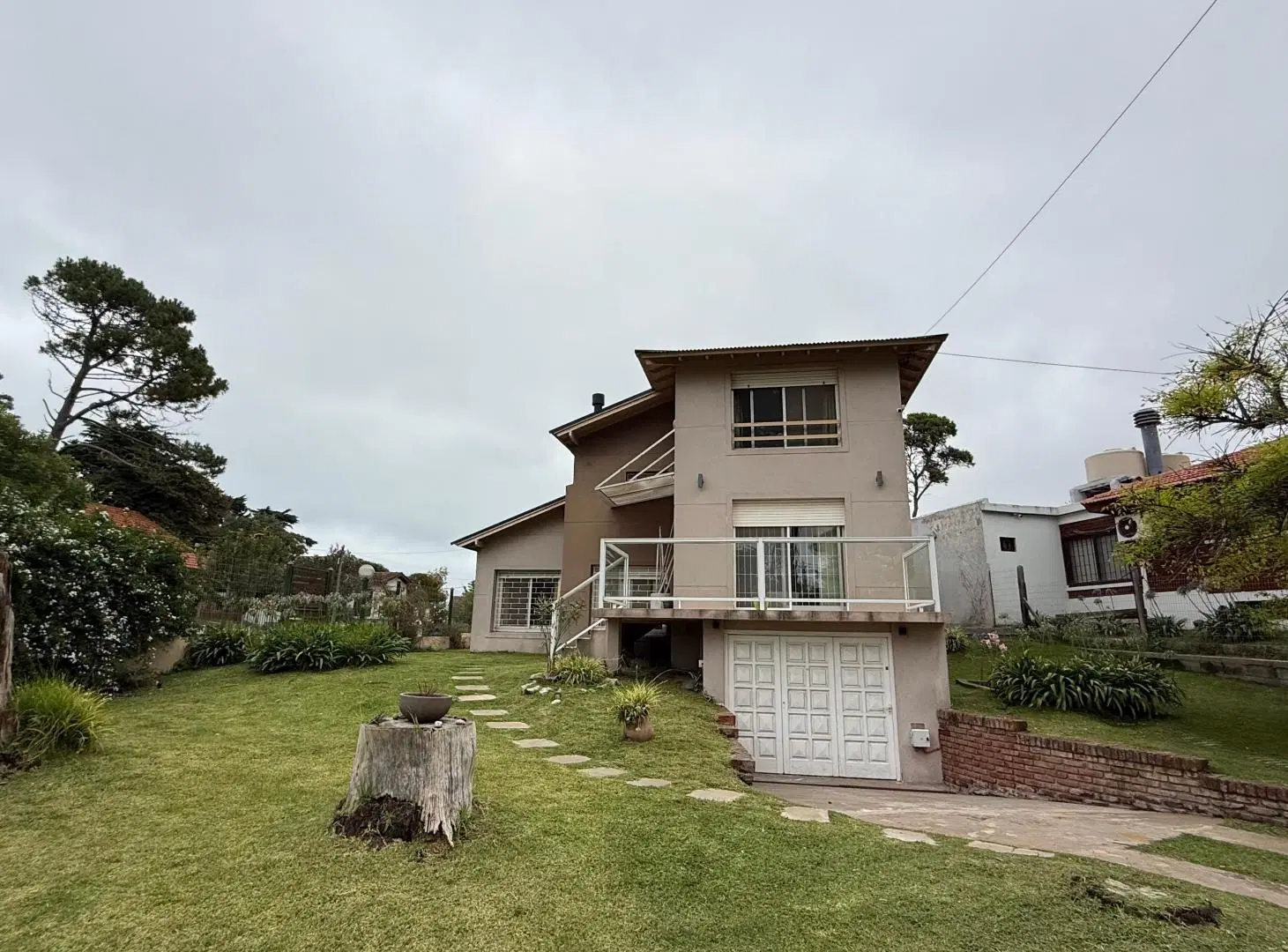 Casa de 6 ambientes en Villa Gesell, a 4 cuadras de la playa ACEPTO PERMUTA PROPIEDAD 5