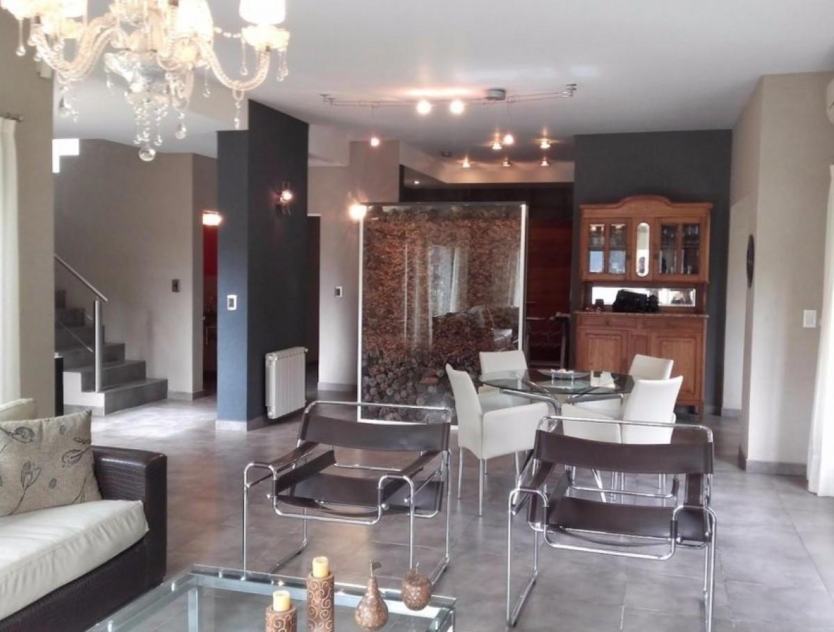  Casa de 4 dormitorios a la venta, sobre calle Shaw, Pinamar Norte (3)