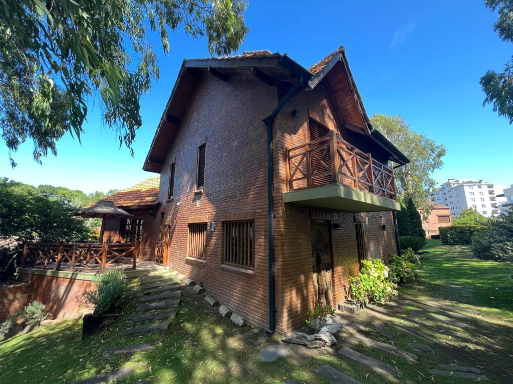 Chalet a la venta en Av. Libertador y Del Tuyu, Pinamar (34)