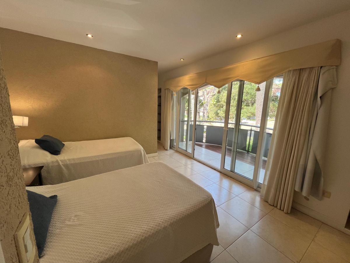 Venta de Casa en Cariló, Cerezo Esquina Avutarda (6) 5