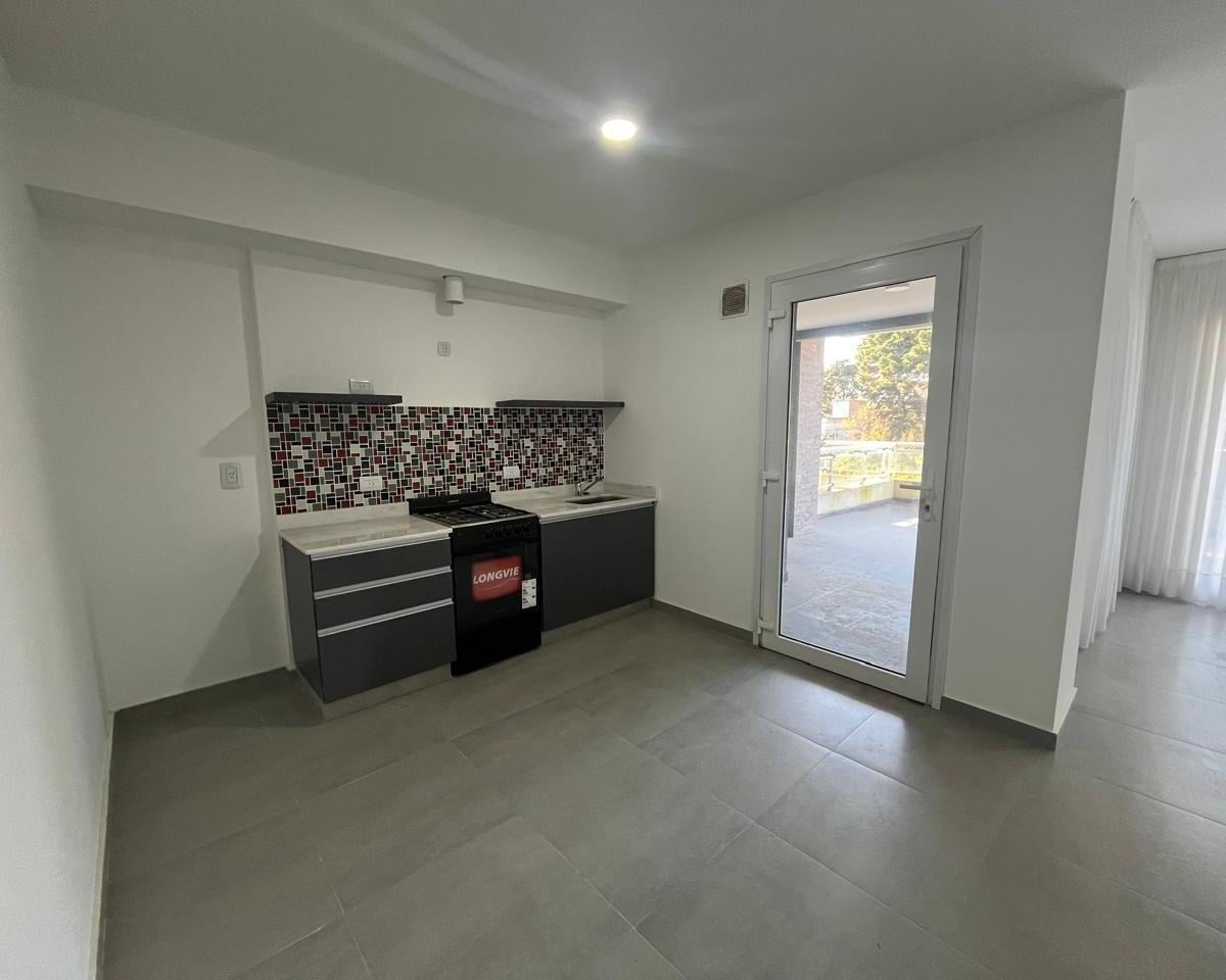 Departamento 2 ambientes PB “C” Azopardo 1074