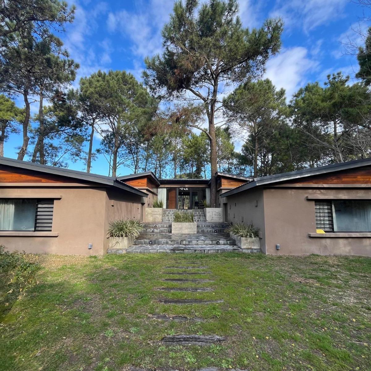 Casa en venta en Carilo, Palmera 1281