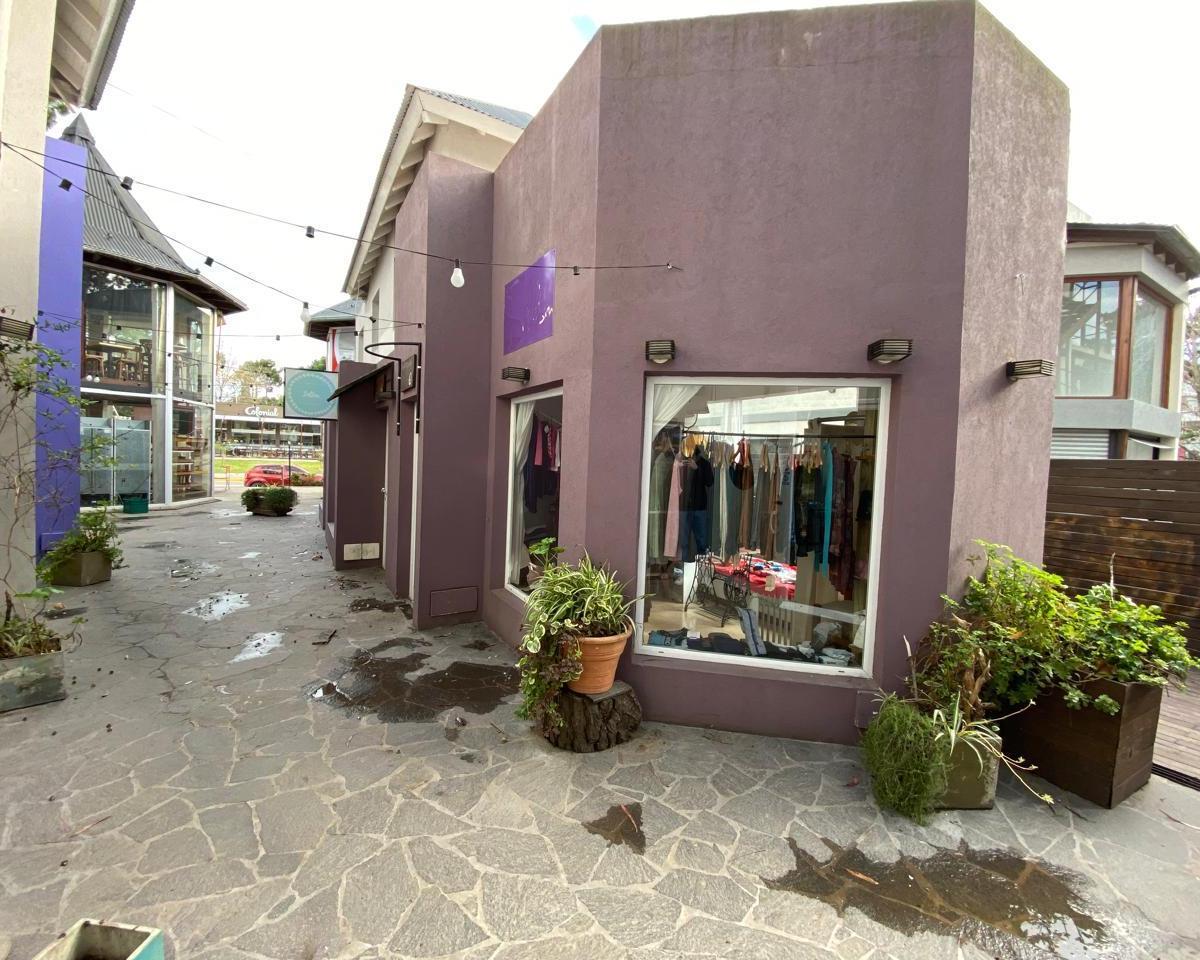Foto de Venta de Galeria (Locales y Departamentos) en Valeria del Mar, imagen 1