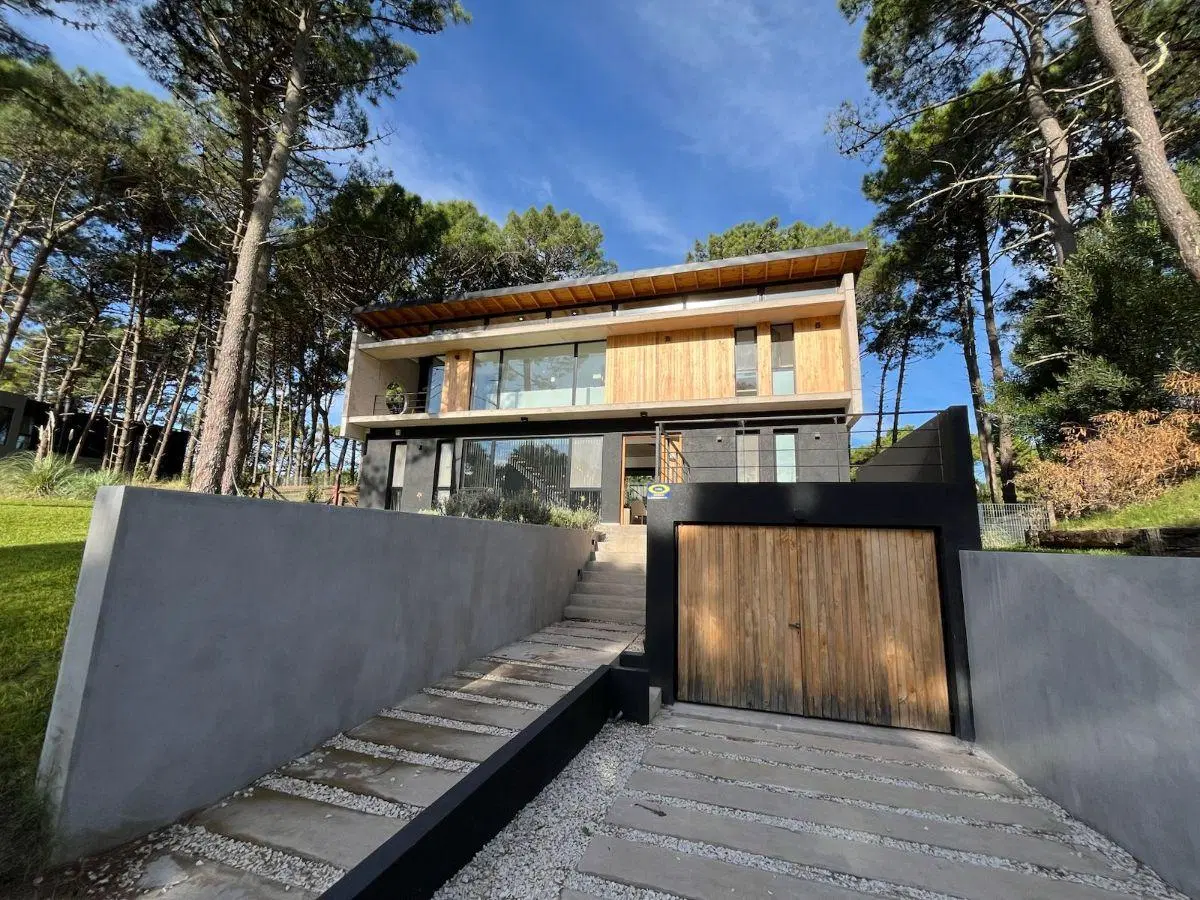 Cod 1003 – CASA MINIMALISTA DE DISEÑO EN PIONEROS (30) 2