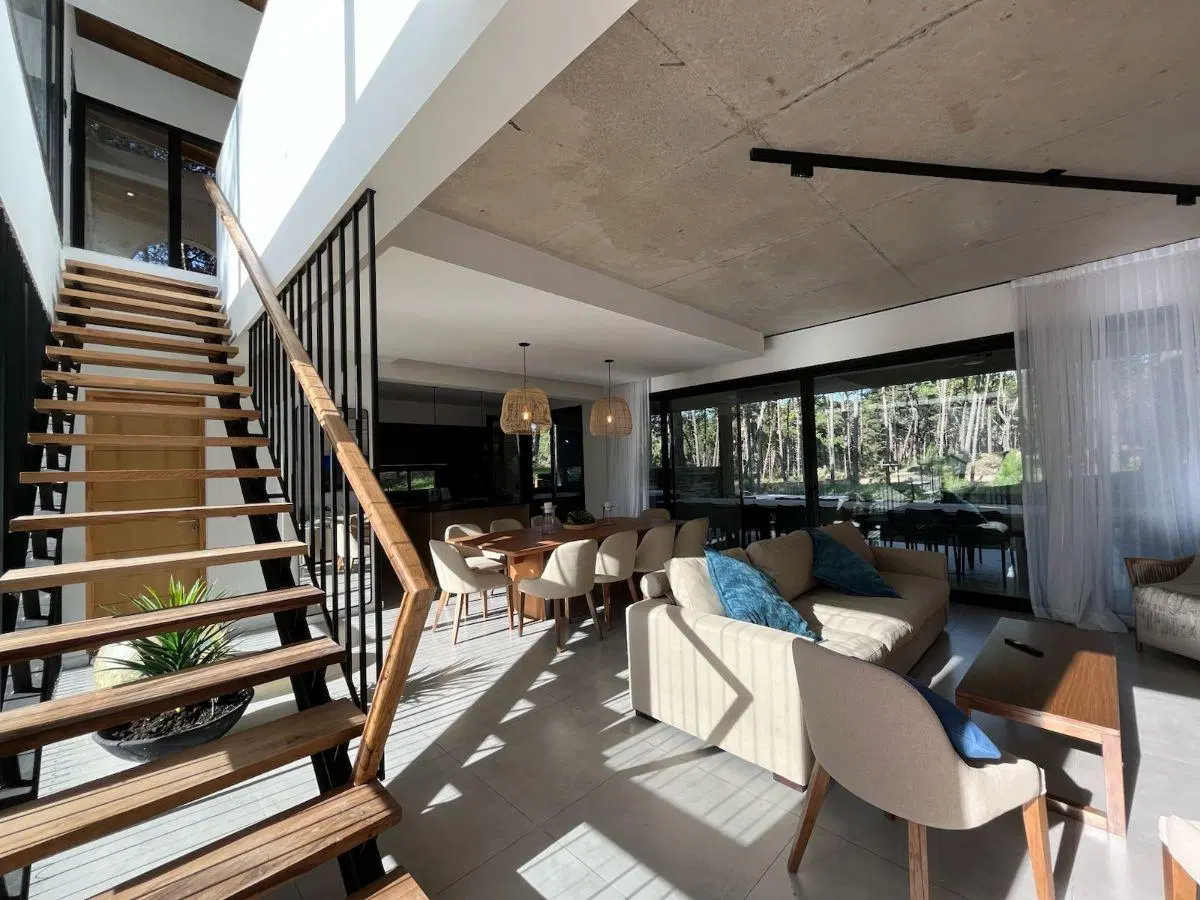 Cod 1003 – CASA MINIMALISTA DE DISEÑO EN PIONEROS (30) 5