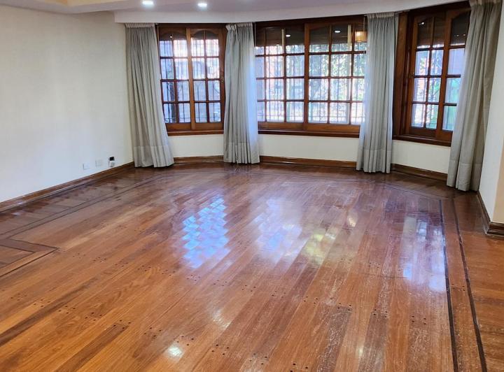 Casa en alquiler en Acassuso. 6 ambientes con piscina y quincho 4