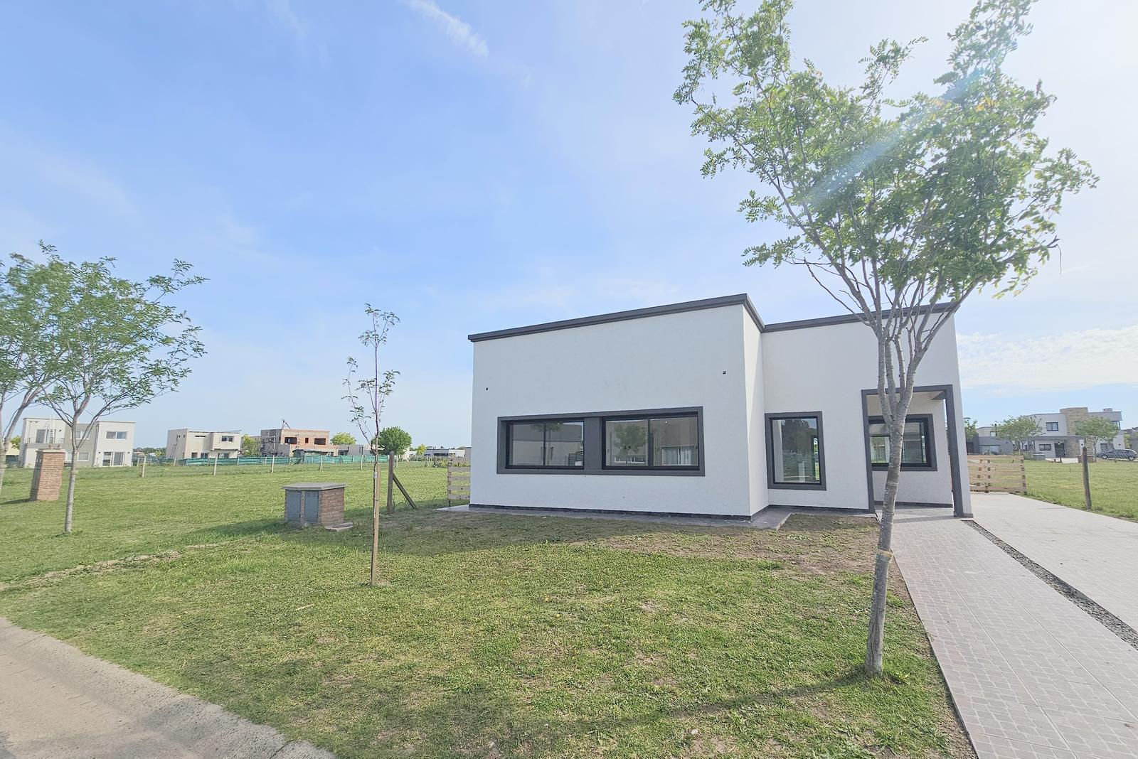 Casa en venta en B°C° San Pablo Pilar. 3 dormitorios y escritorio. Posibilidad de financiación.