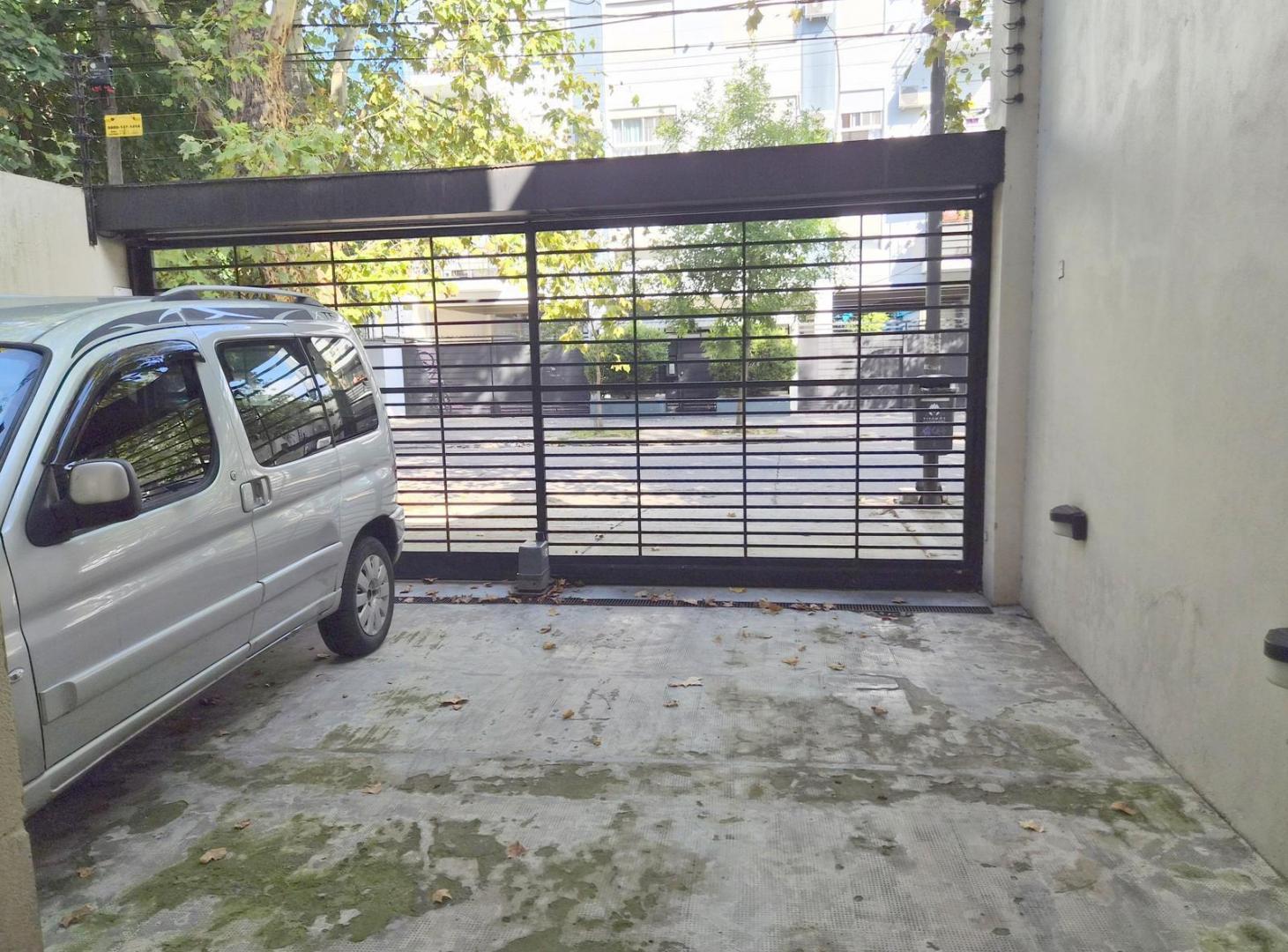 Venta Cochera Cubierta en Florida. Amplia y de fácil Acceso