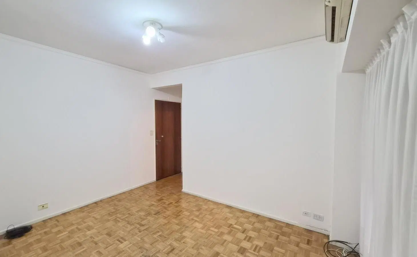 Oficina en alquiler de dos ambientes en Barrio Norte. A pasos del Hospital Alemàn. 4