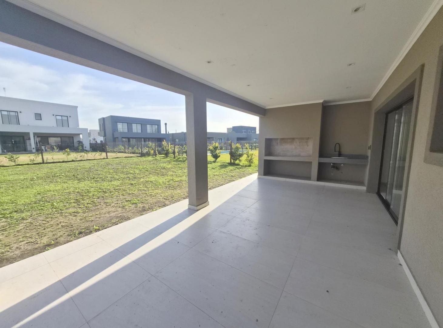 Foto de Casa en Venta en Barrio Cerrado San Pablo Pilar. 6 ambientes, jardín y, imagen 5