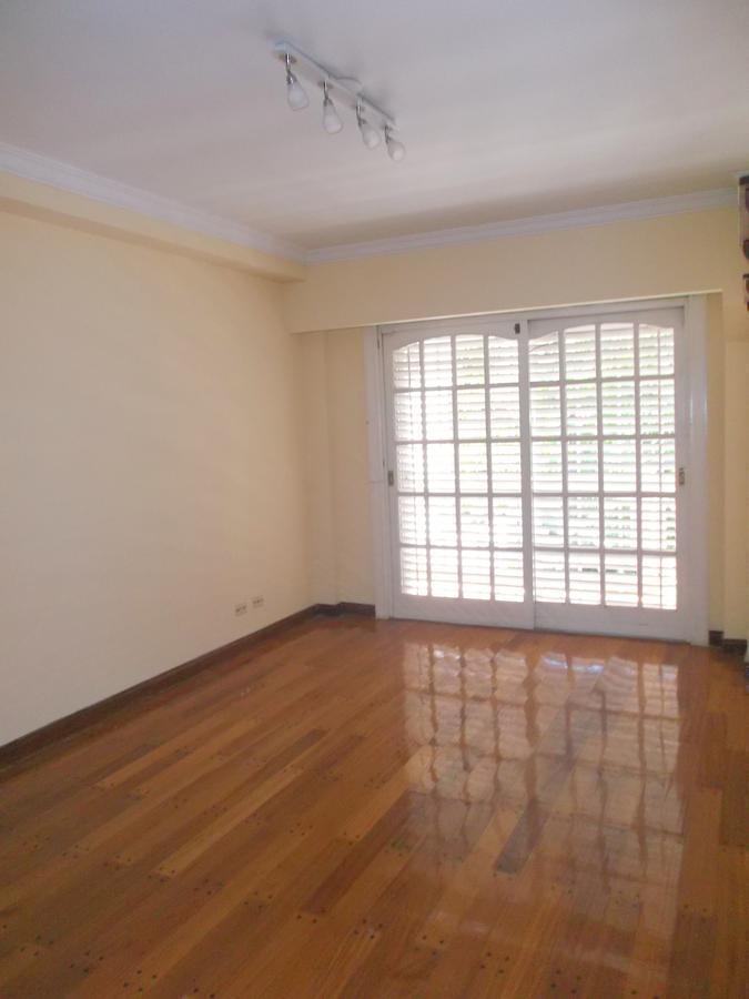 Foto de Alquiler Chalet 6 ambientes con piscina y garage. Zona Próxima Colegio, imagen 4