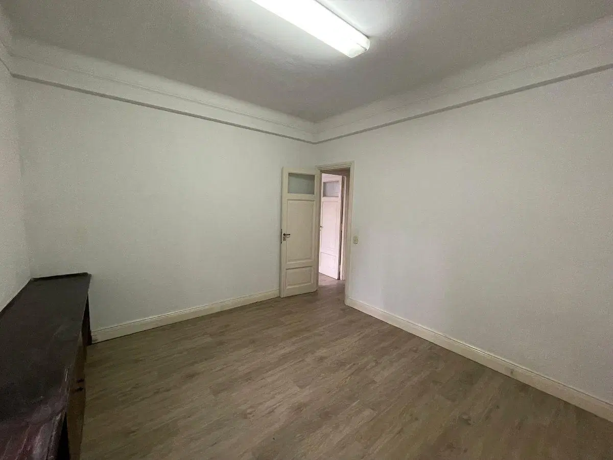 Departamento de 65 m² con 4 ambientes en alquiler en Av Corrientes 5
