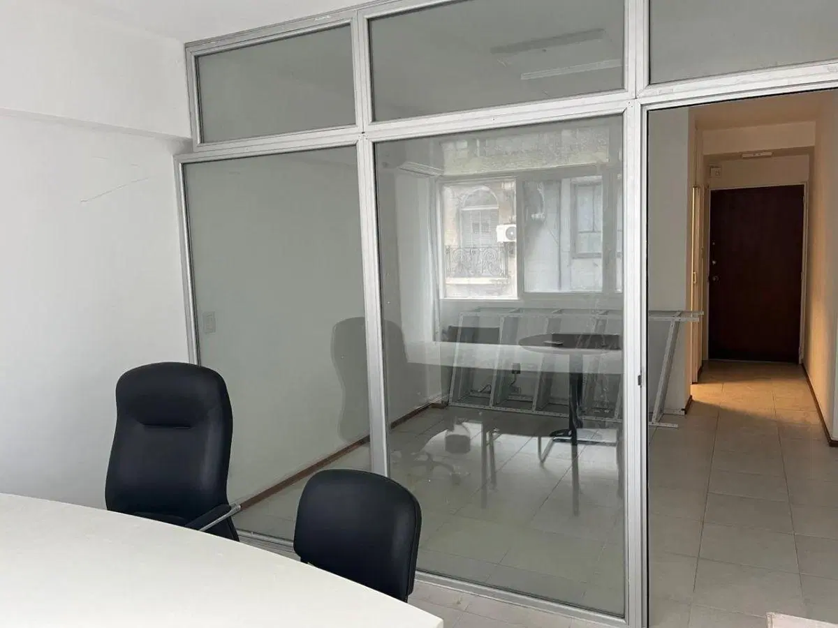 EXCELENTE OFICINA DE 30M2 AL FRENTE 2