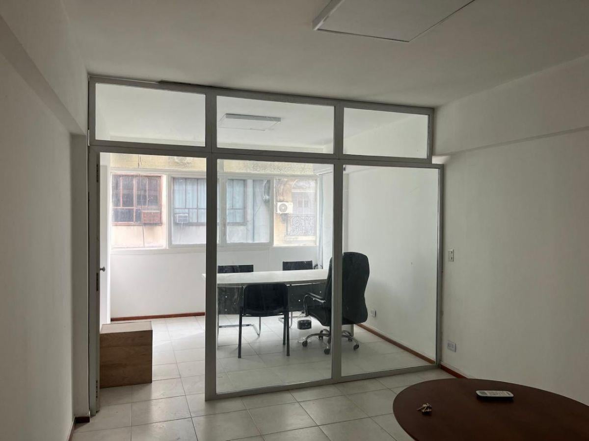 EXCELENTE OFICINA DE 30M2 AL FRENTE