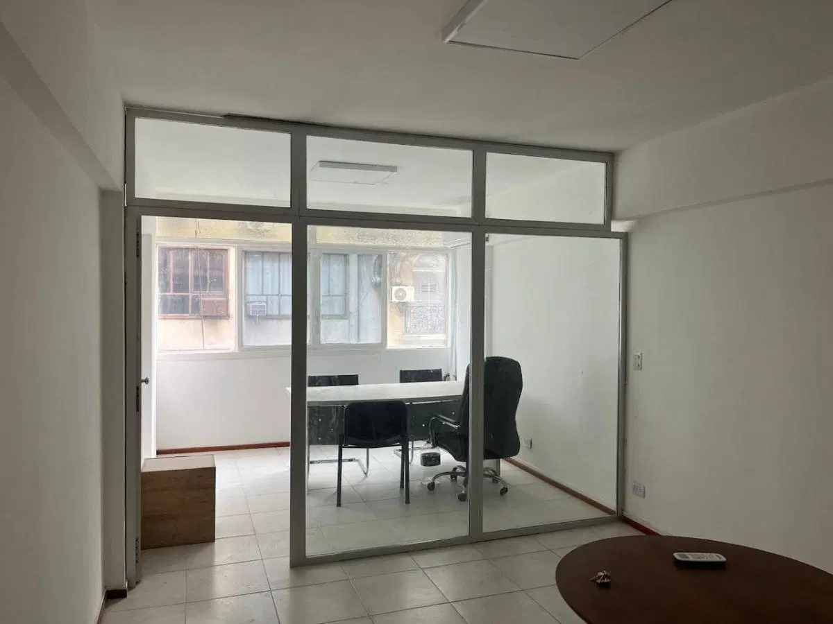 EXCELENTE OFICINA DE 30M2 AL FRENTE 3