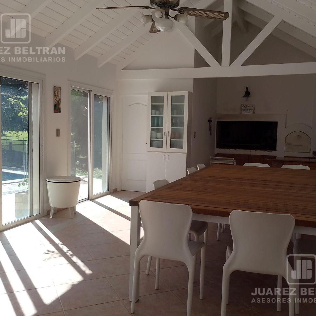 Casa en Venta en Country del Jockey. Fondo Golf 5