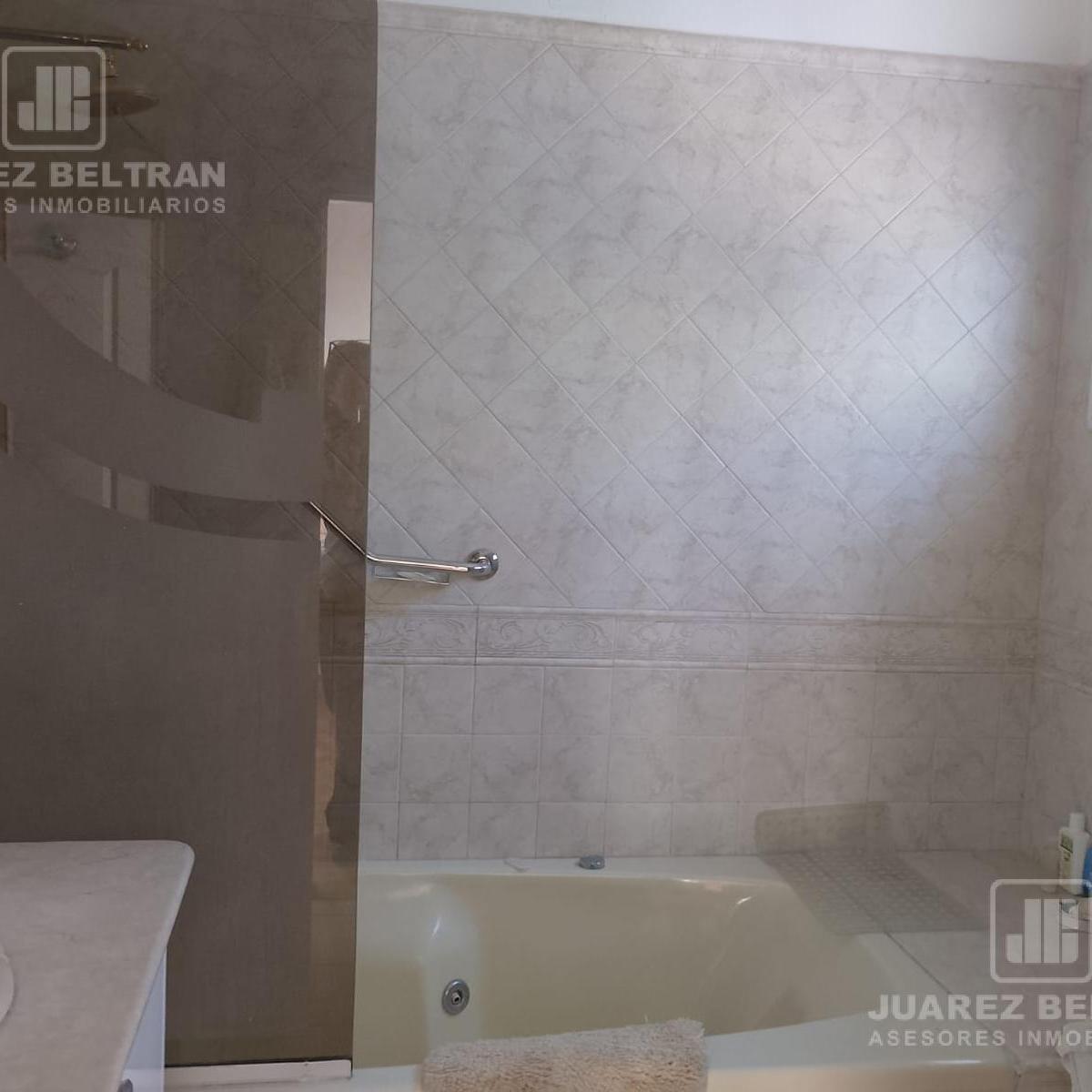 Casa en Venta en Country del Jockey. Fondo Golf 3