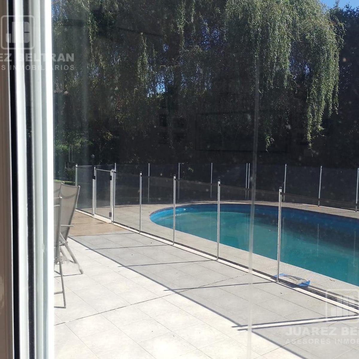 Casa en Venta en Country del Jockey. Fondo Golf 4