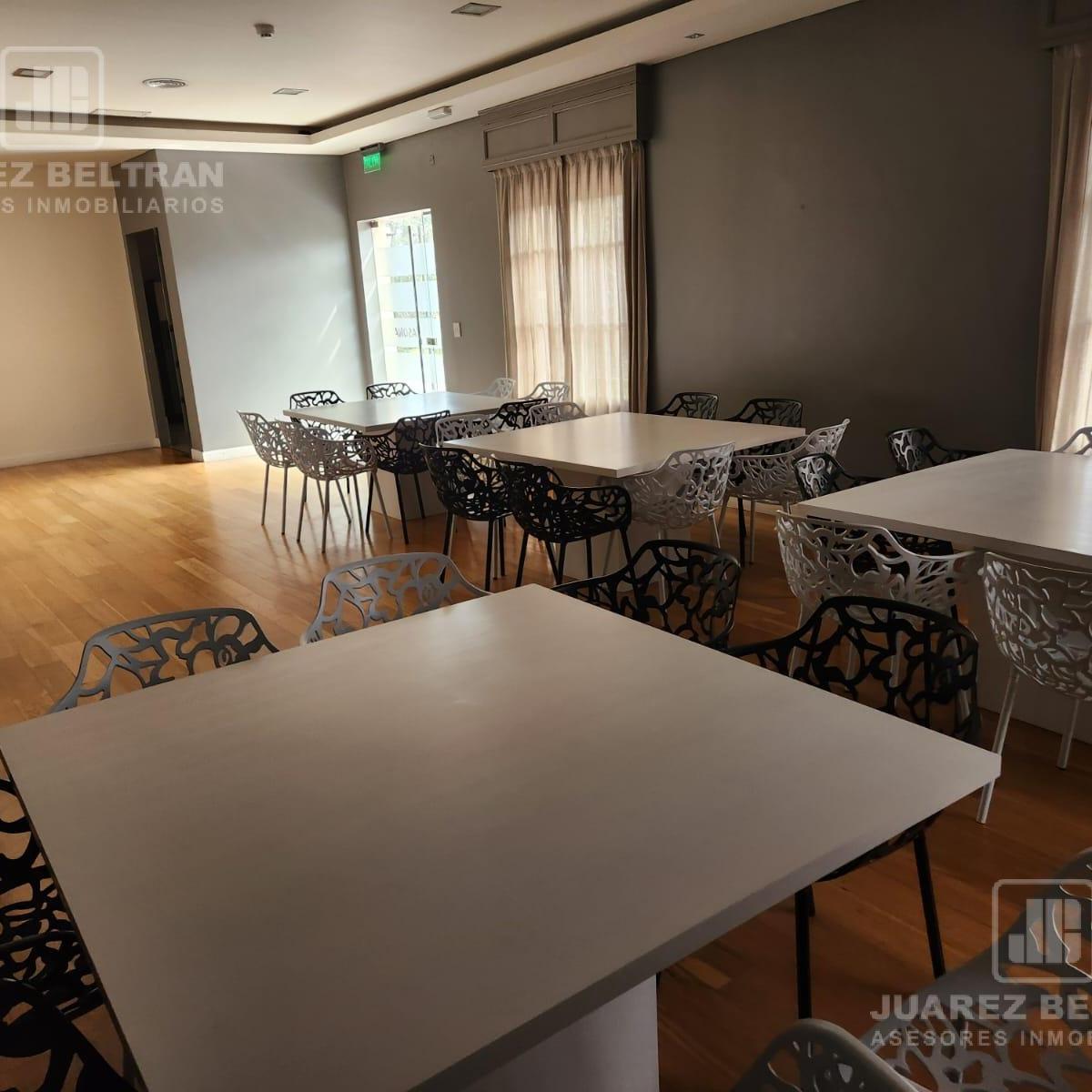 Venta - Departamento de Categoria de 3 Dorm., 2 Cocheras - Condominio Chateau Village 2
